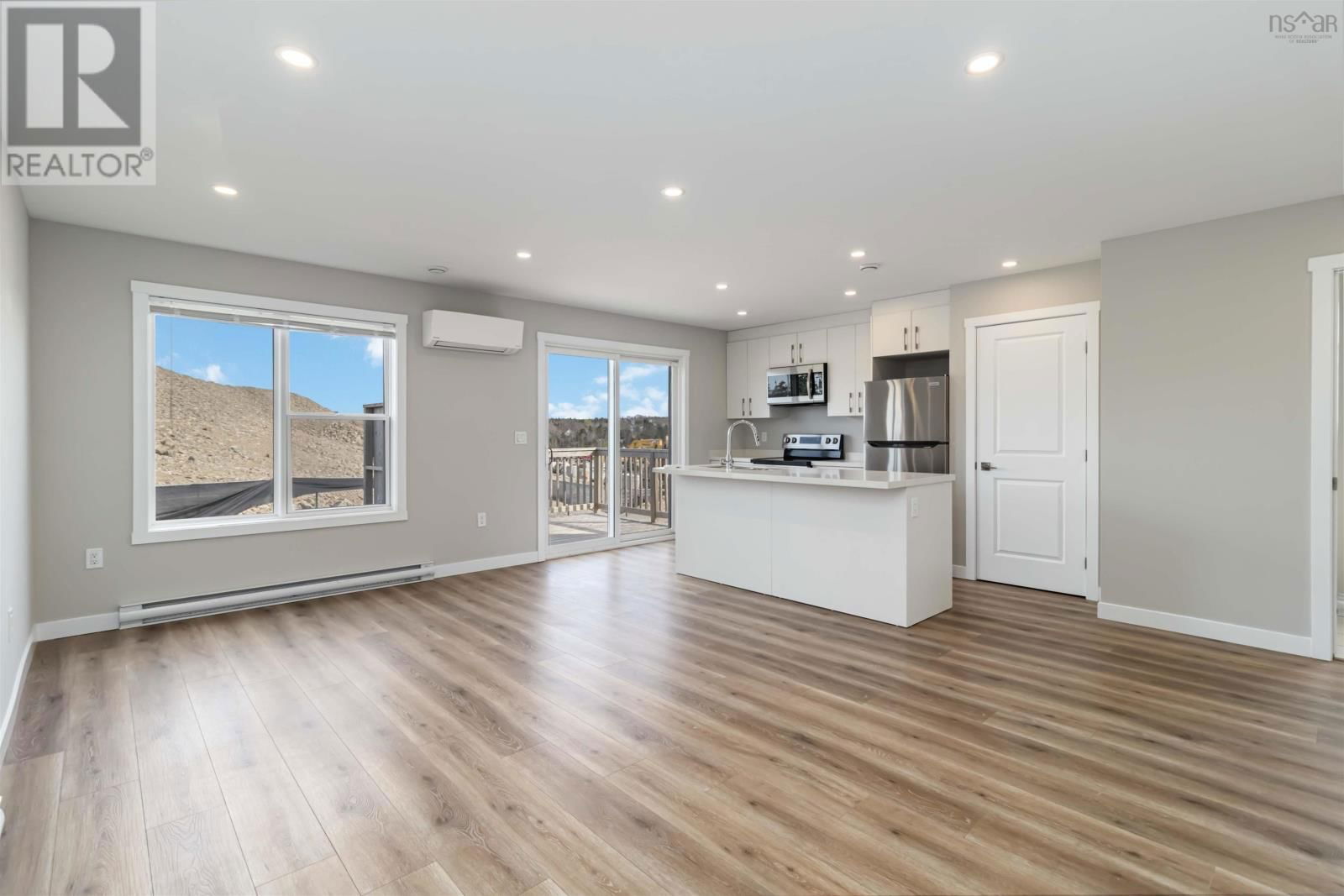 83 GOLDEN WAY Image 20
