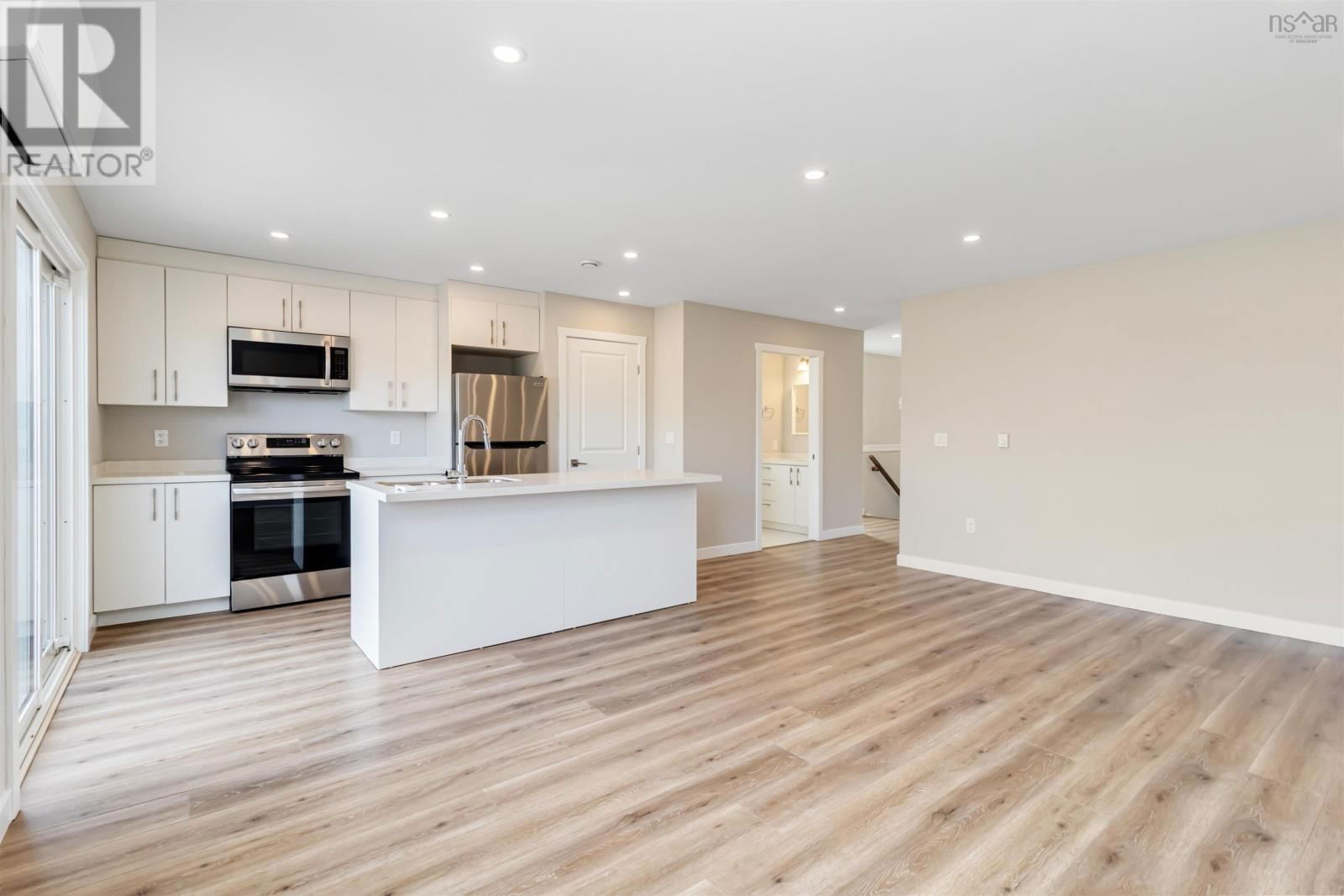 83 GOLDEN WAY Image 22