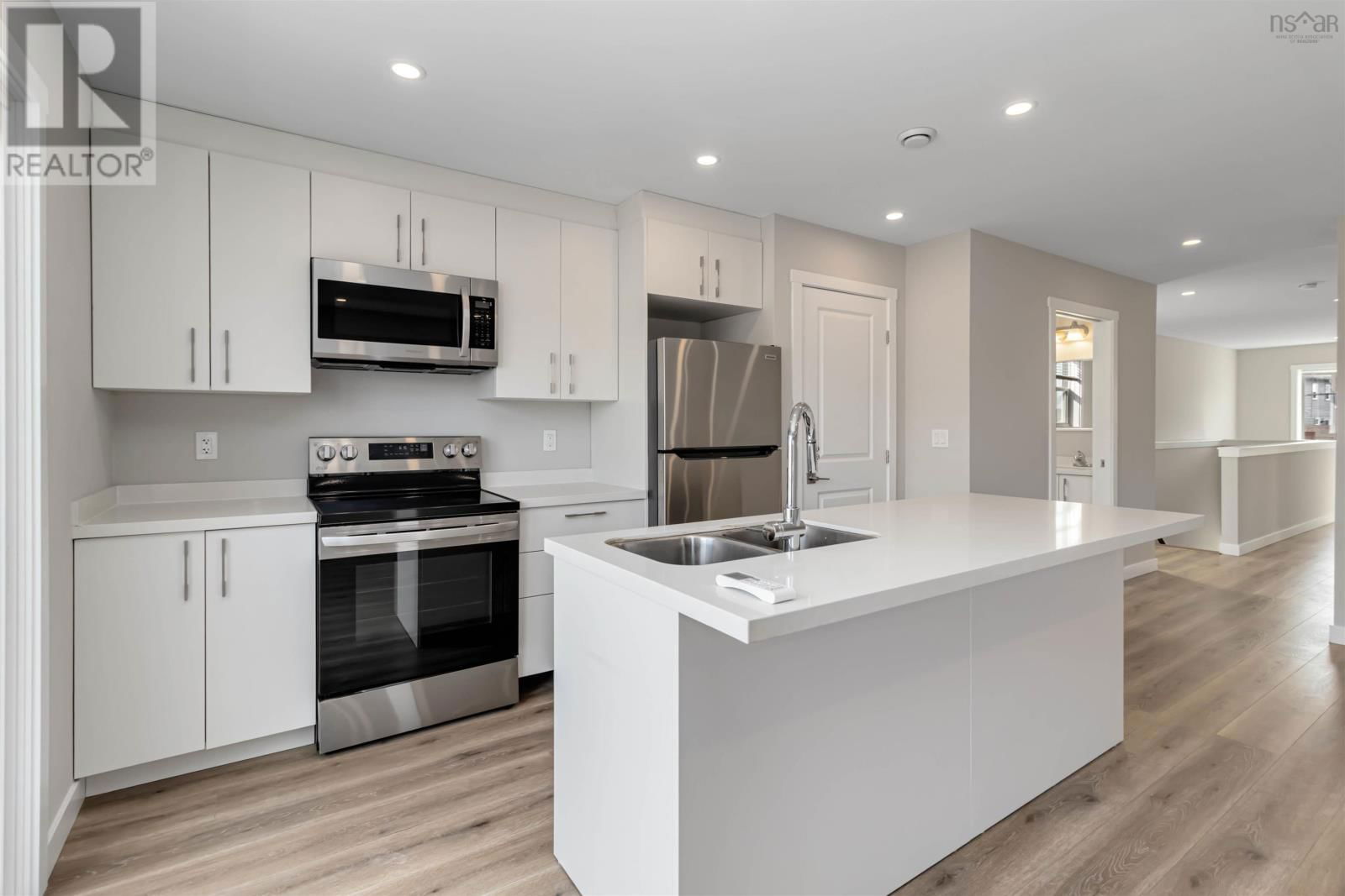 83 GOLDEN WAY Image 23