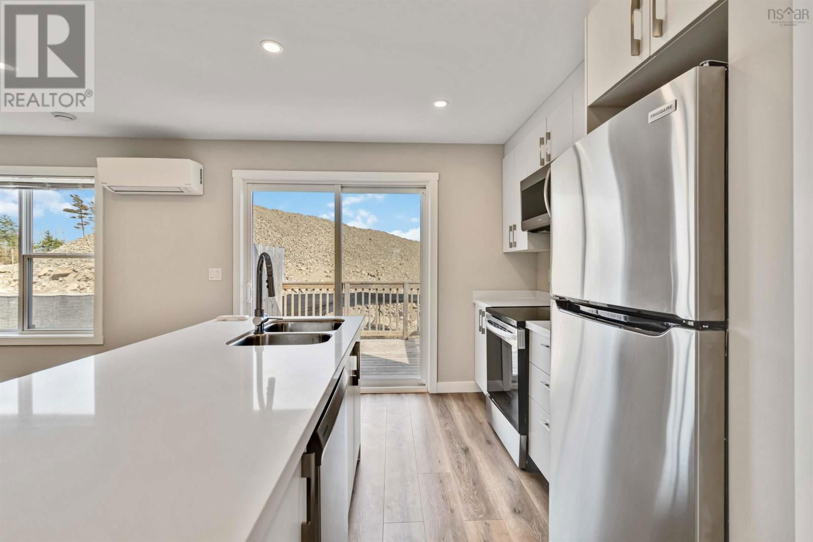 83 GOLDEN WAY Image 25