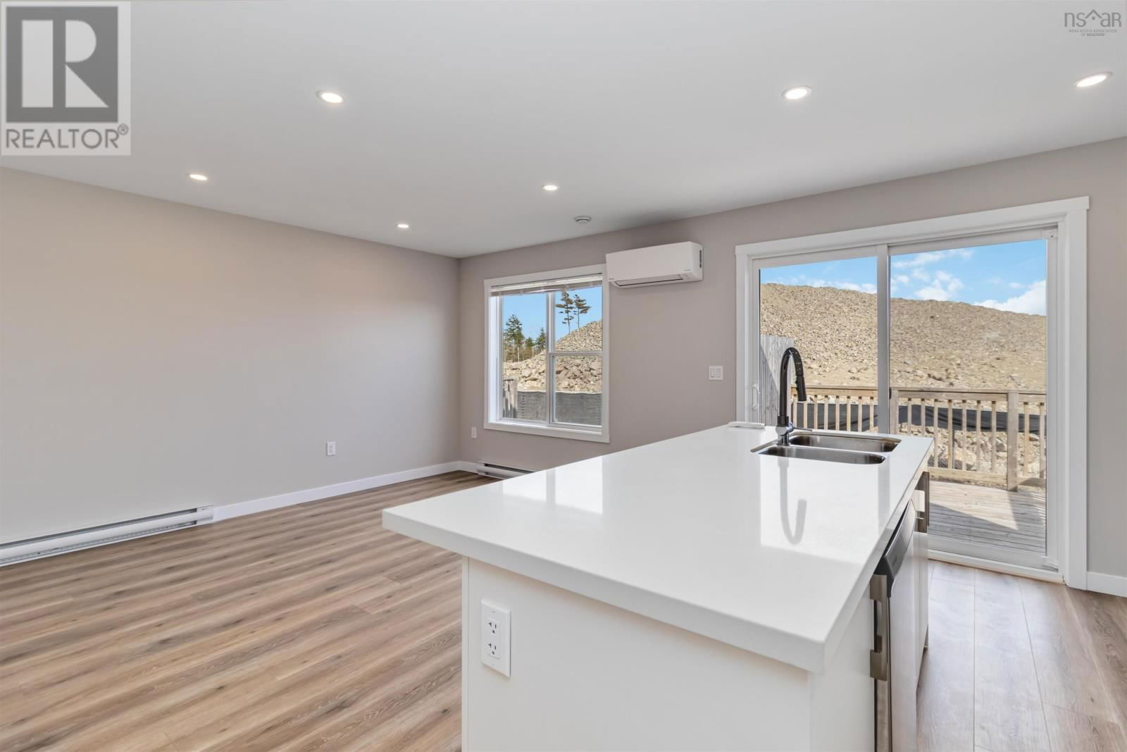 83 GOLDEN WAY Image 29