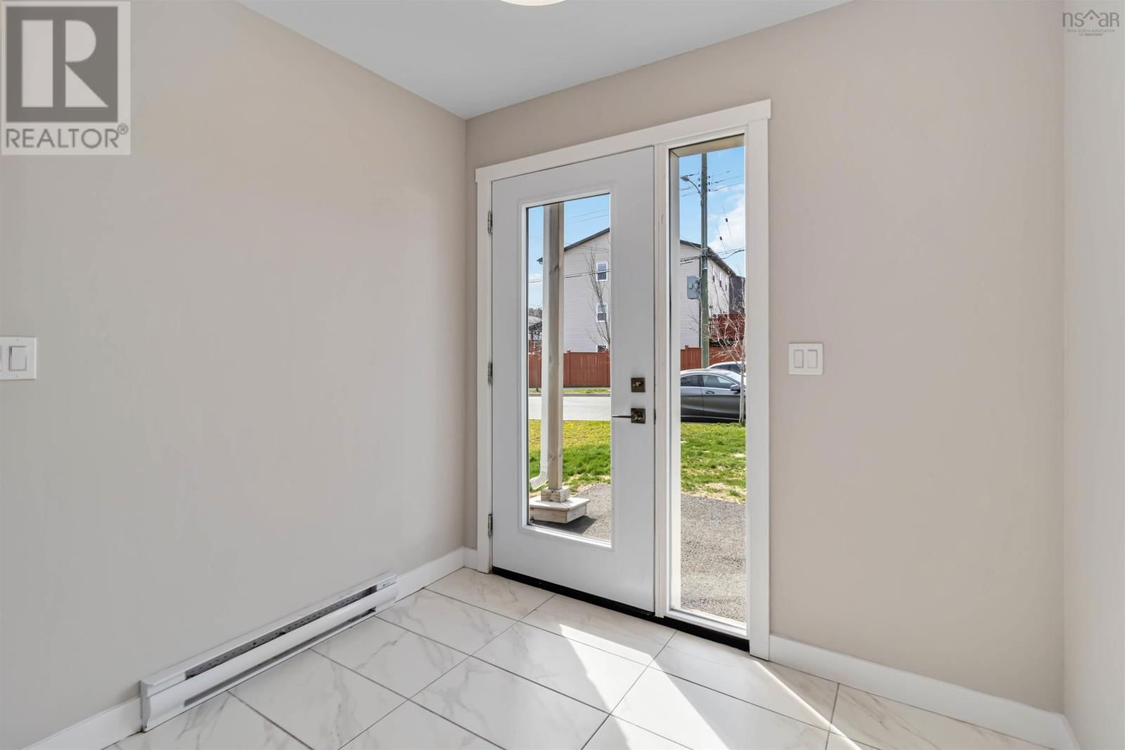 83 GOLDEN WAY Image 3