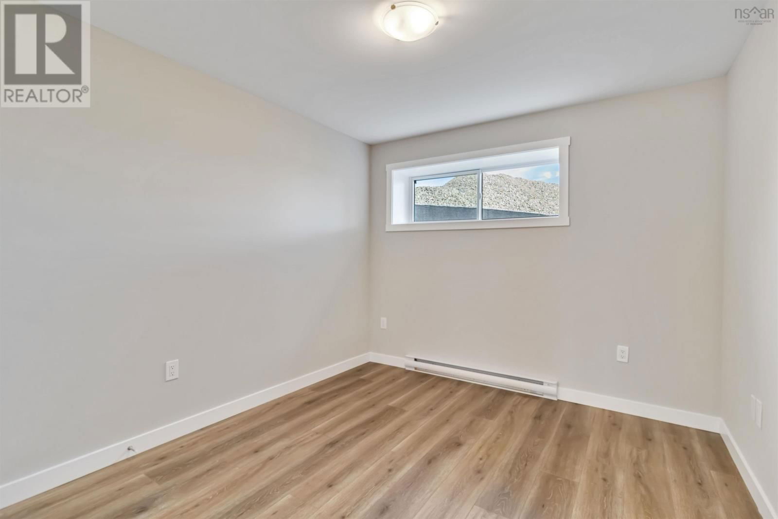 83 GOLDEN WAY Image 31
