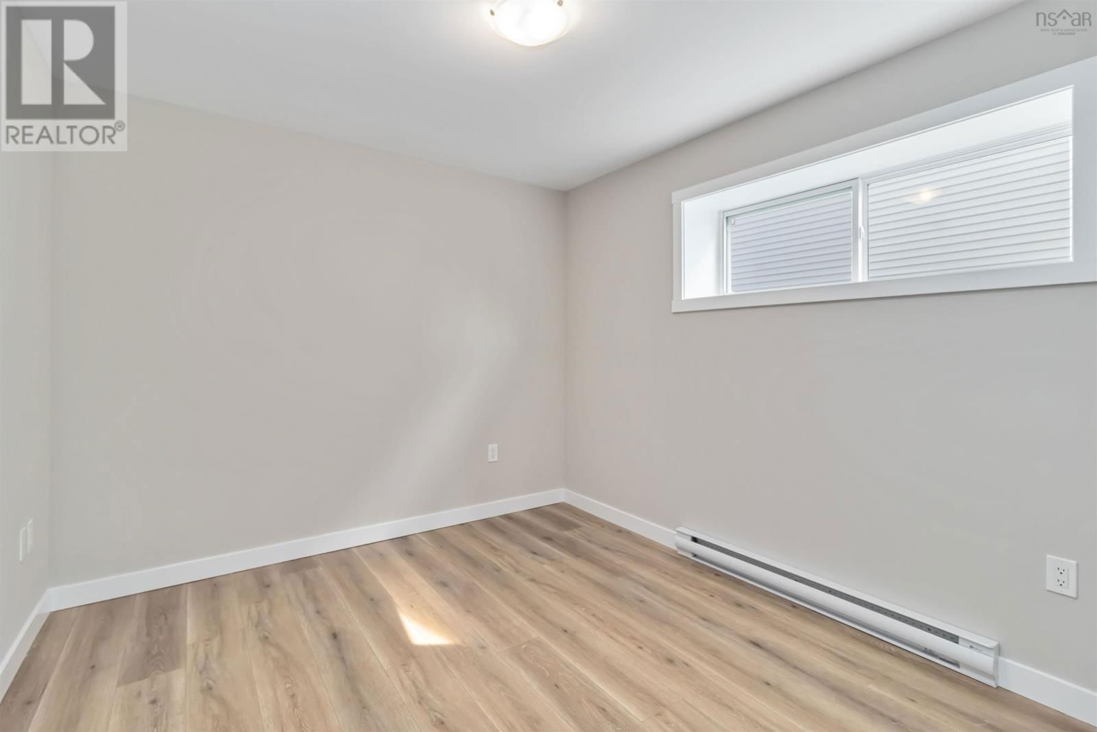 83 GOLDEN WAY Image 33