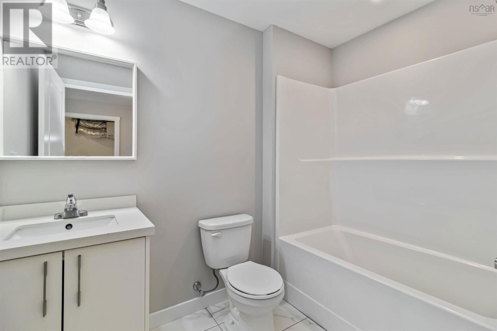 83 GOLDEN WAY Image 36