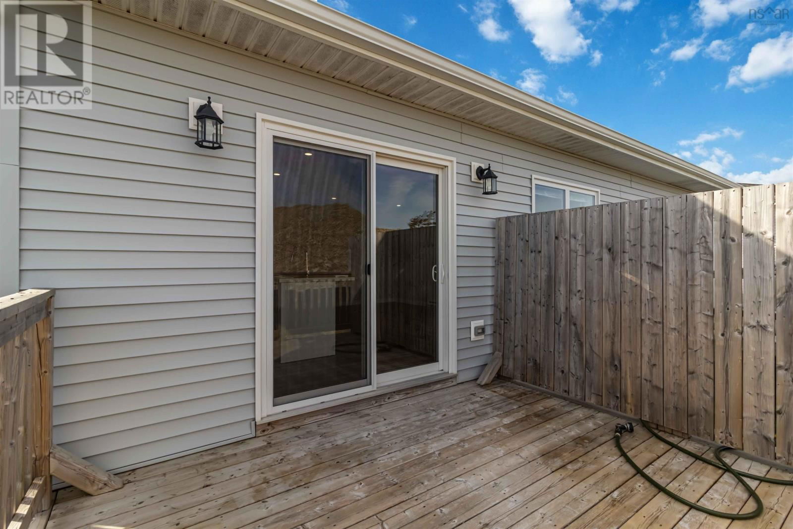 83 GOLDEN WAY Image 37