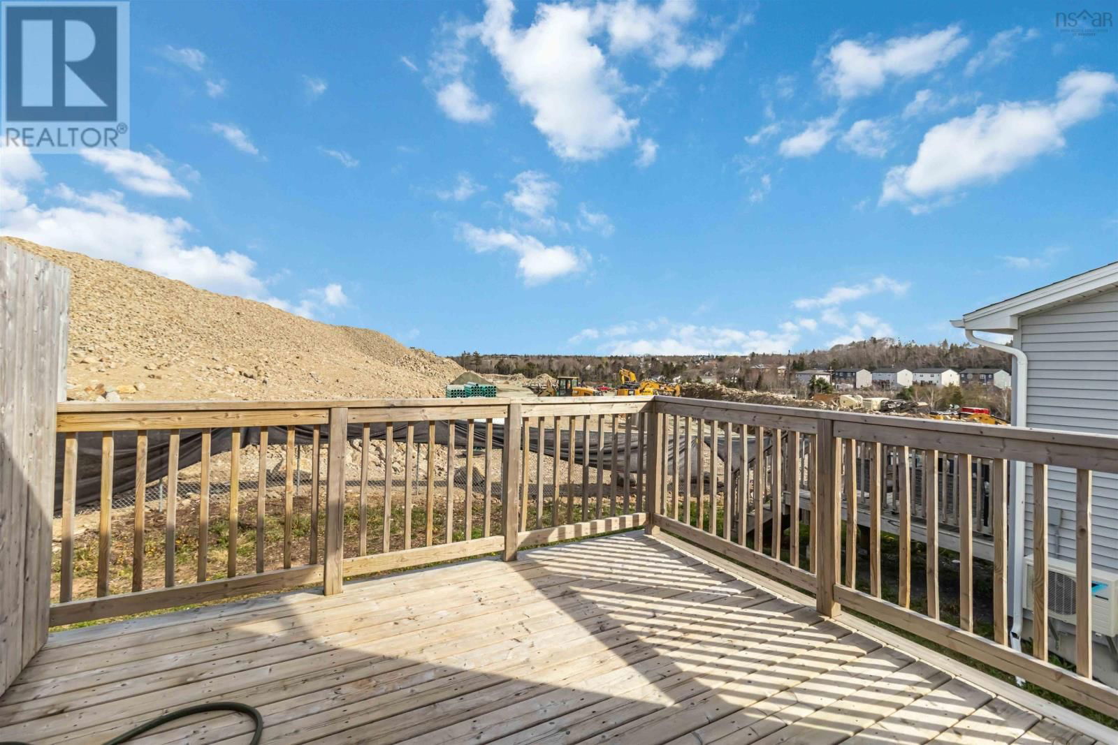 83 GOLDEN WAY Image 38