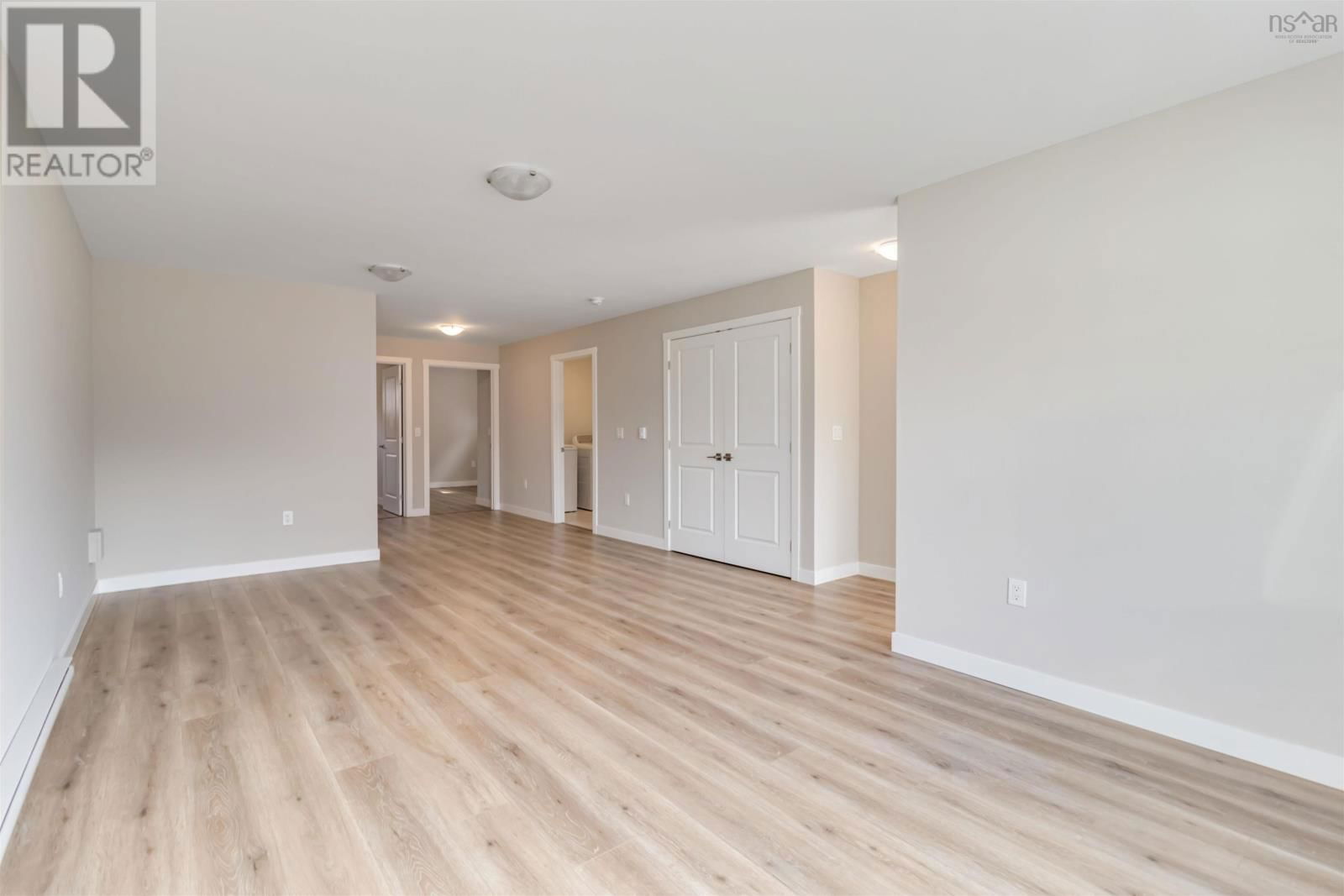 83 GOLDEN WAY Image 6