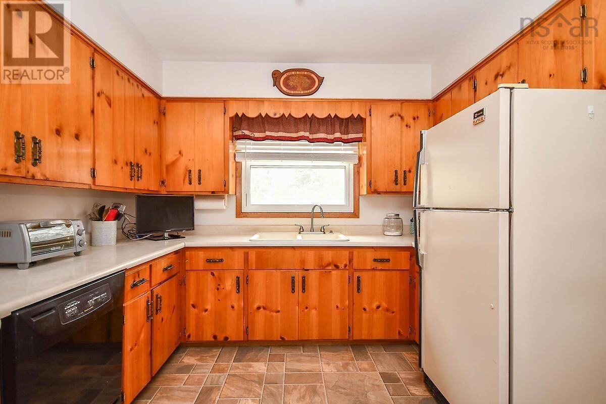 67 EVERGREEN DRIVE Image 12