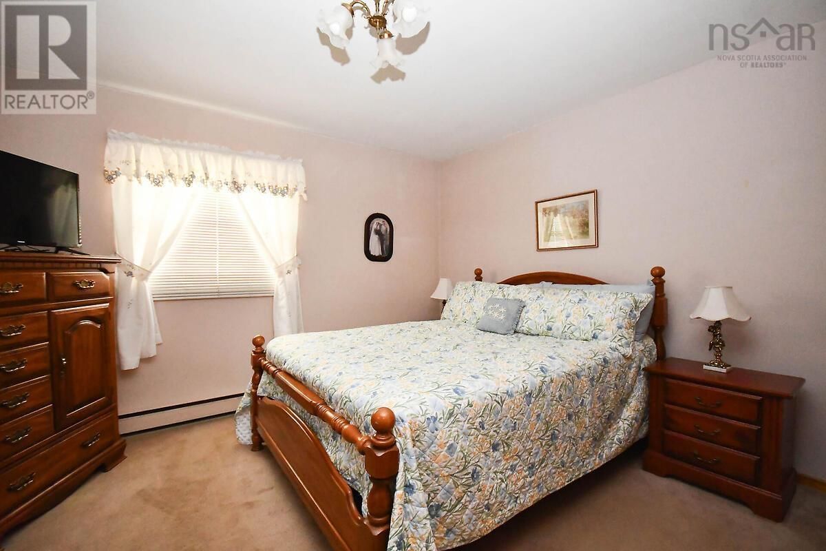 67 EVERGREEN DRIVE Image 16