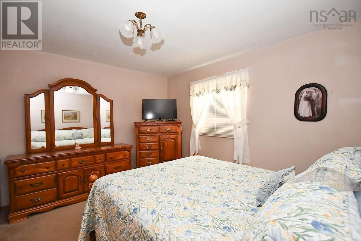 67 EVERGREEN DRIVE Image 17
