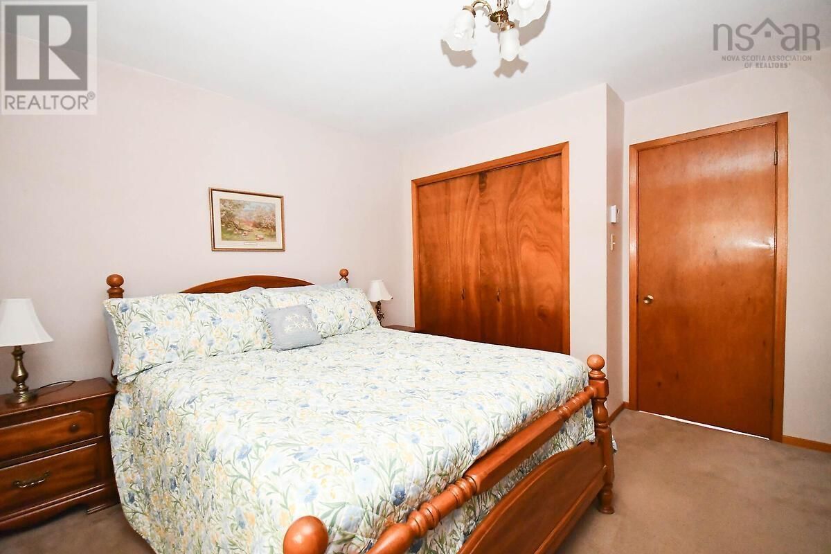 67 EVERGREEN DRIVE Image 18