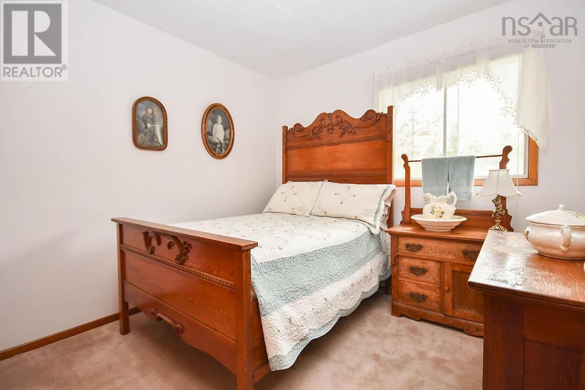 67 EVERGREEN DRIVE Image 19
