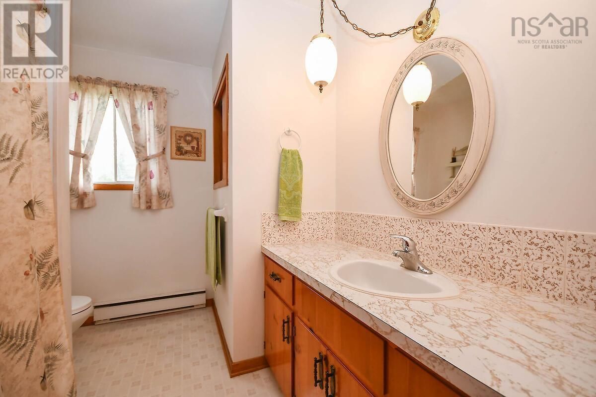 67 EVERGREEN DRIVE Image 21