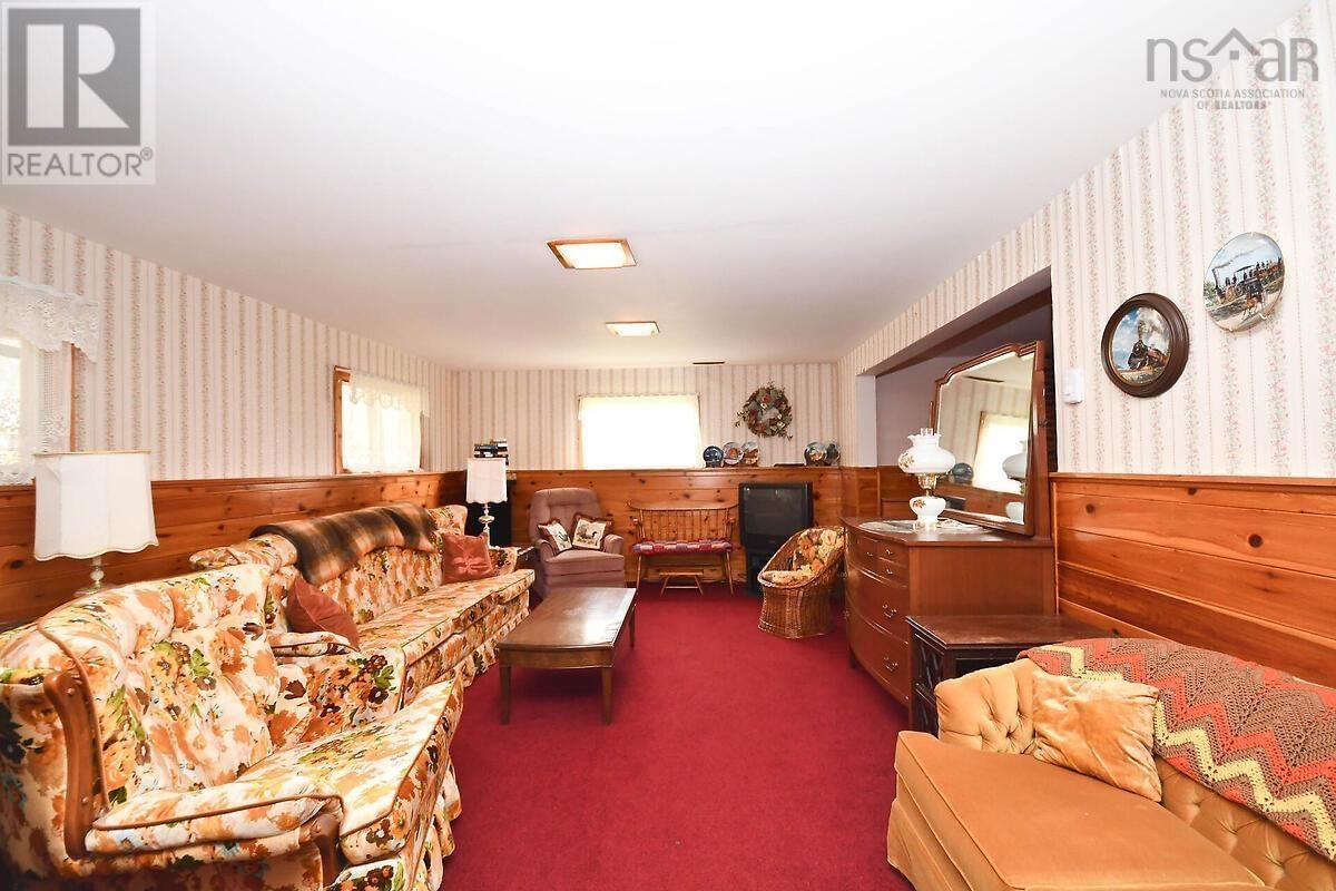 67 EVERGREEN DRIVE Image 24