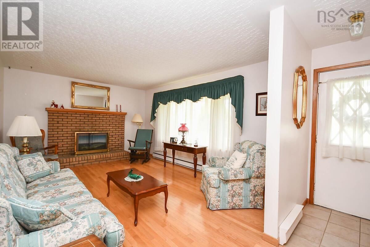 67 EVERGREEN DRIVE Image 3