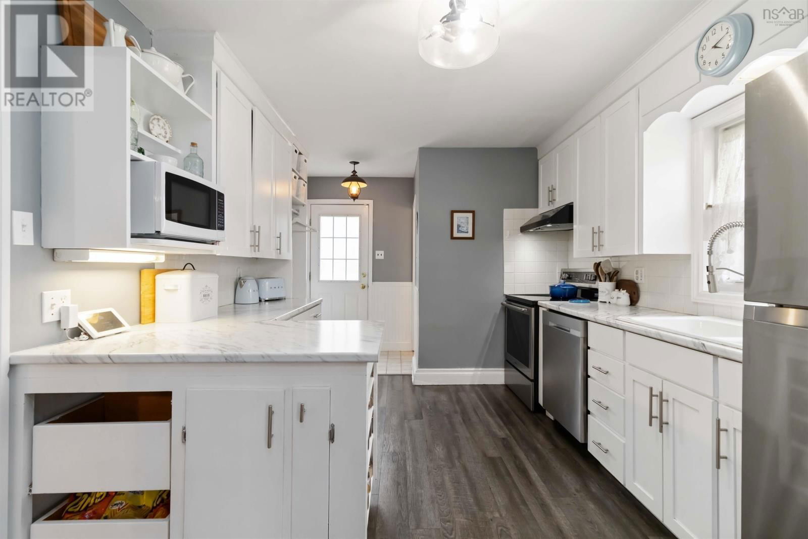 401 ROBIE STREET Image 19