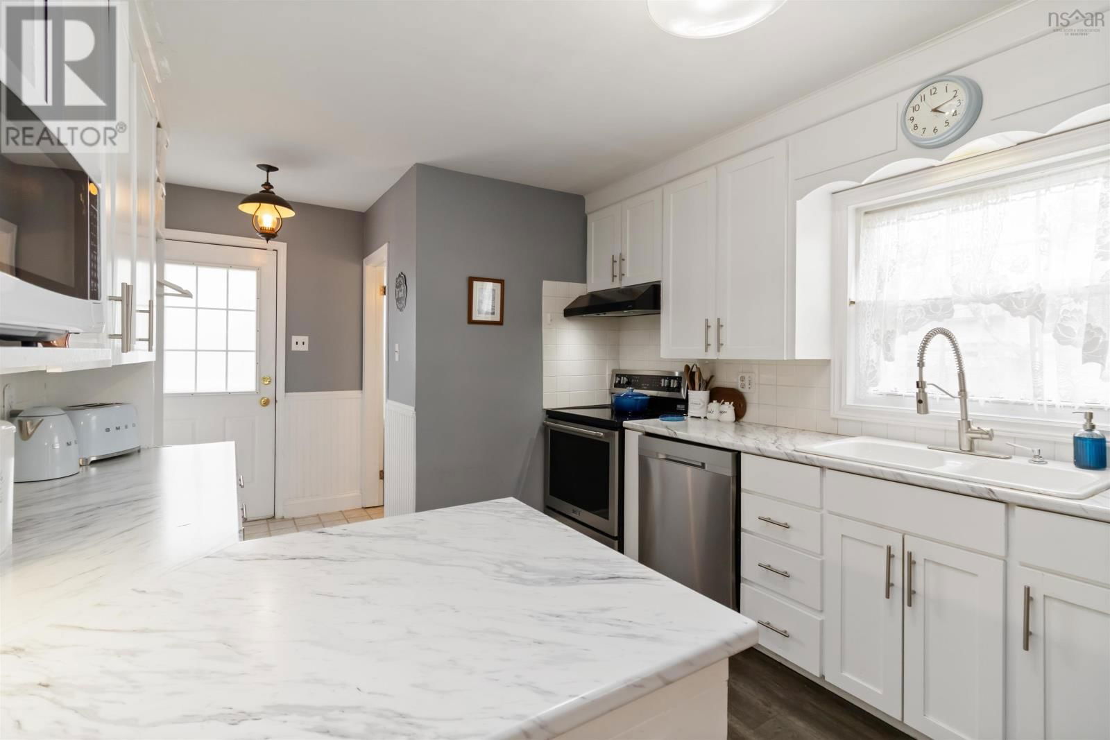 401 ROBIE STREET Image 20