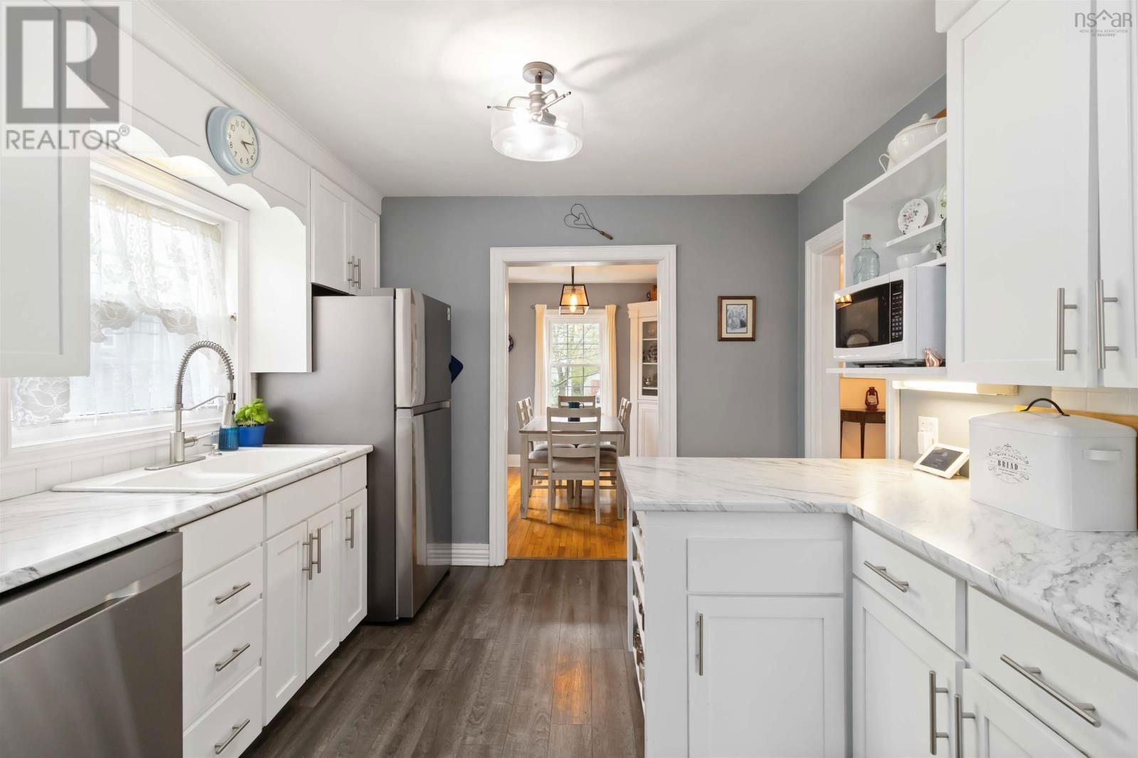 401 ROBIE STREET Image 21