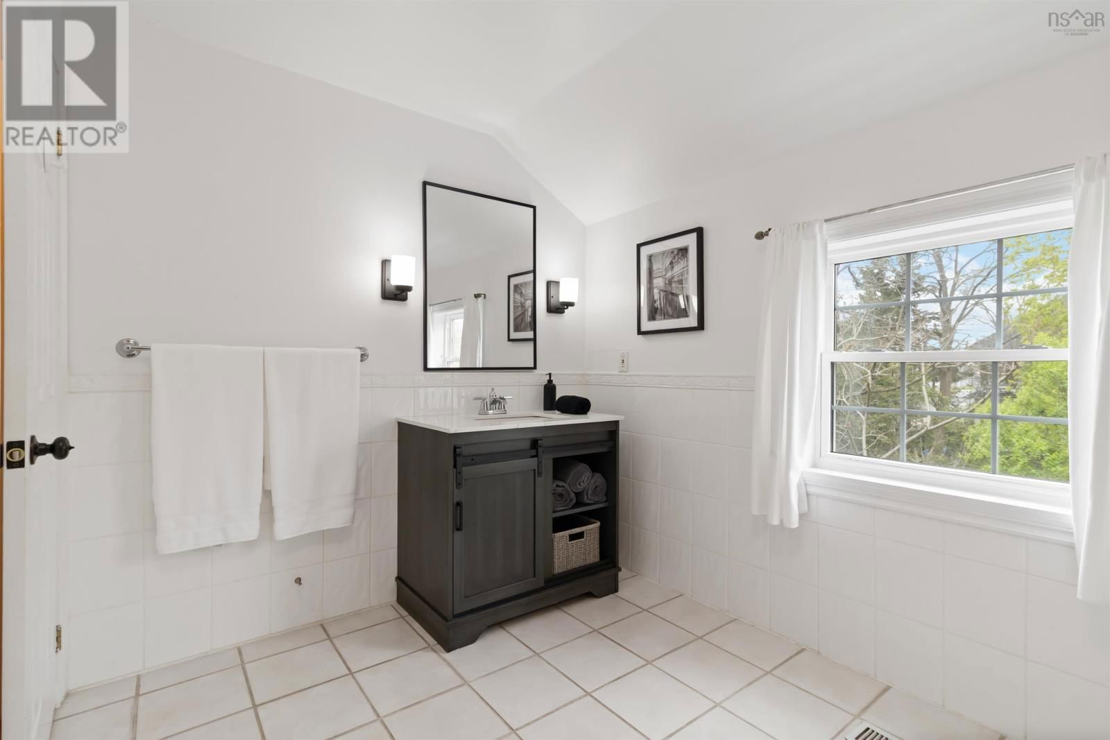 401 ROBIE STREET Image 36