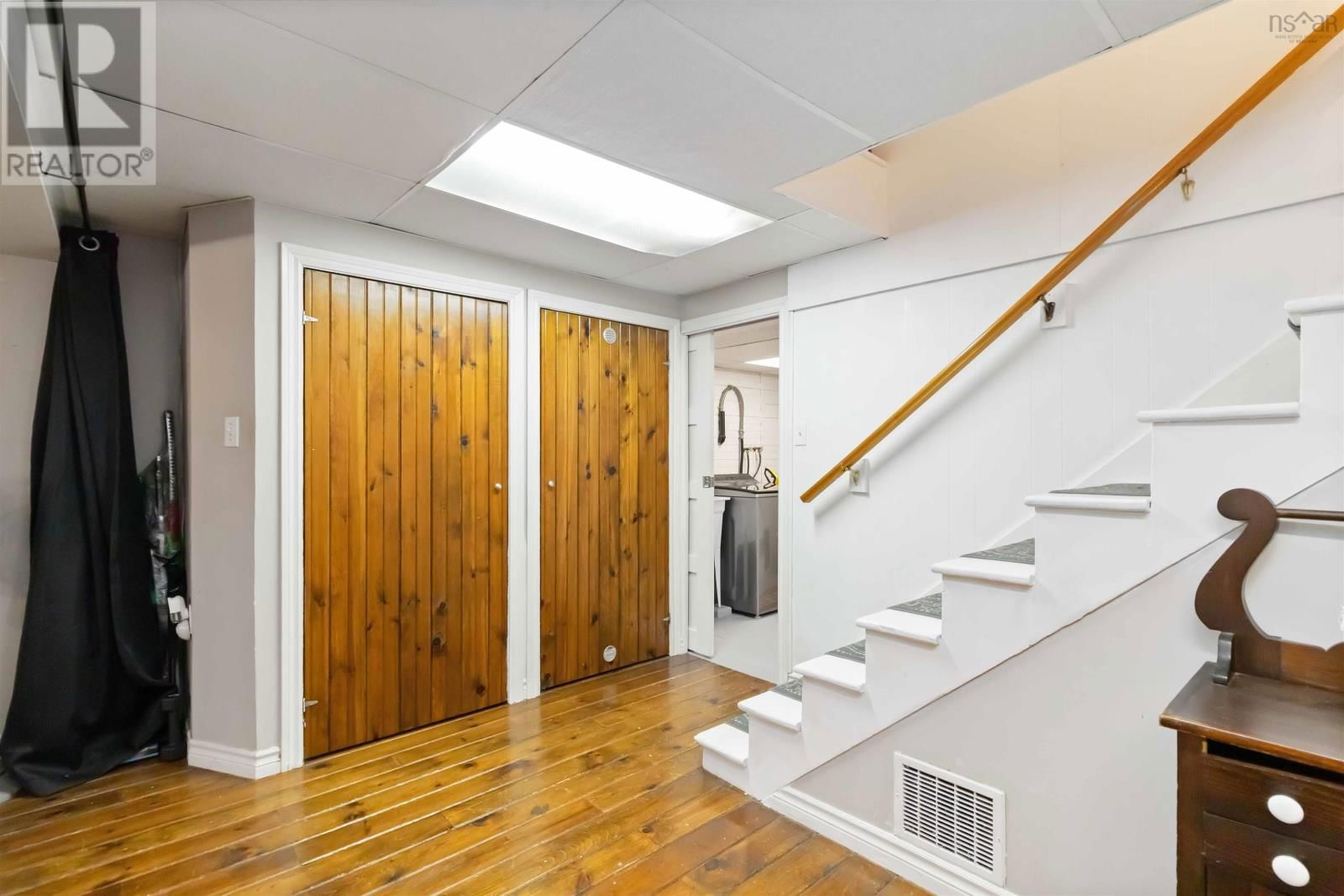 401 ROBIE STREET Image 37