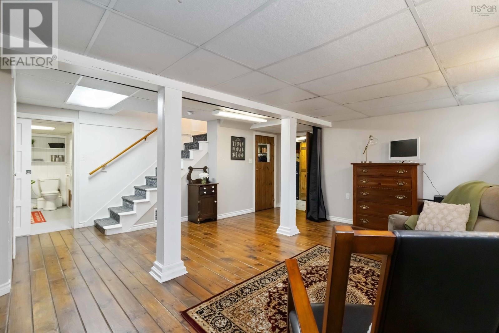 401 ROBIE STREET Image 38
