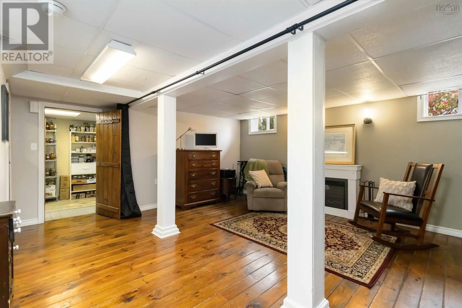 401 ROBIE STREET Image 39