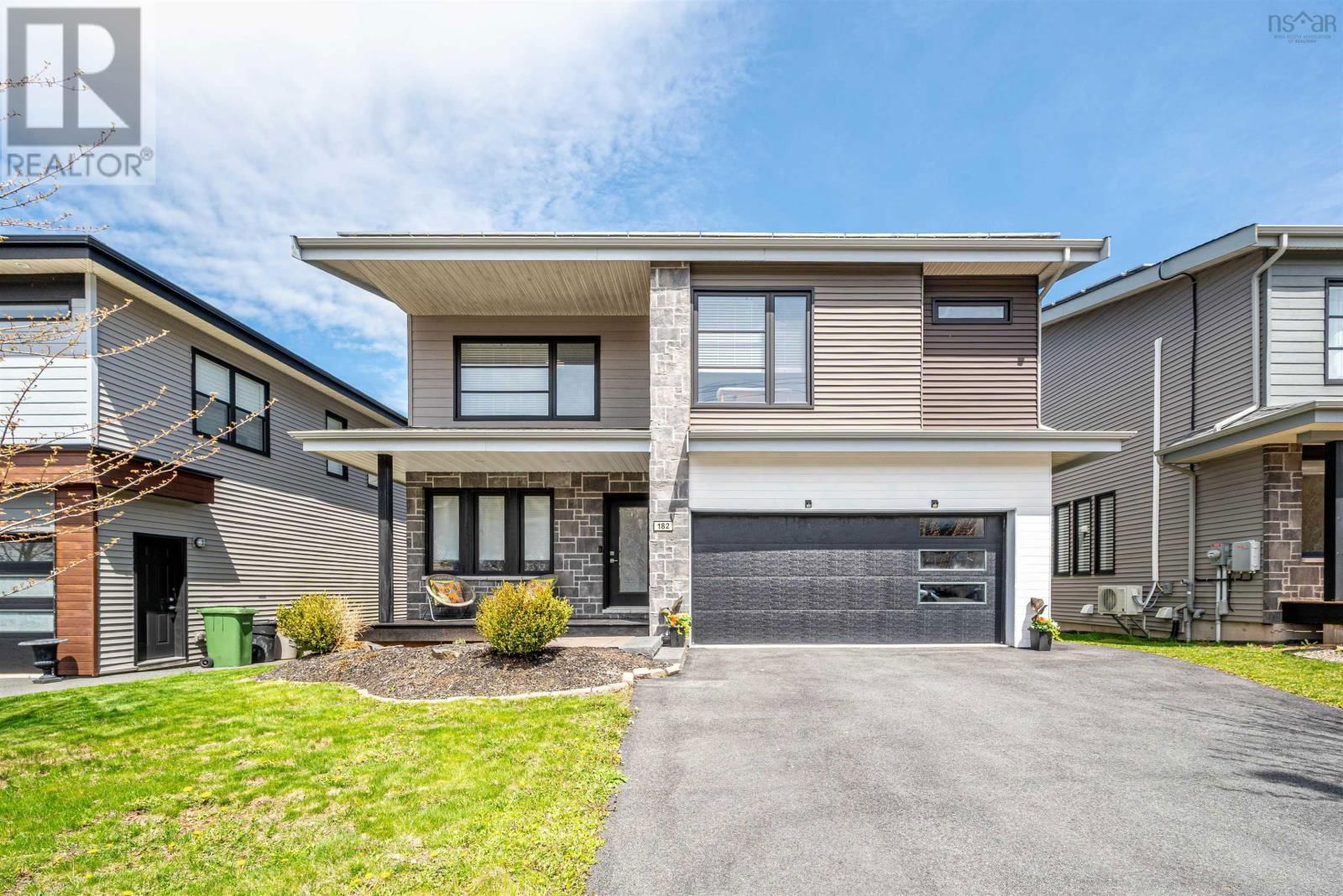 182 AMESBURY GATE Image 1