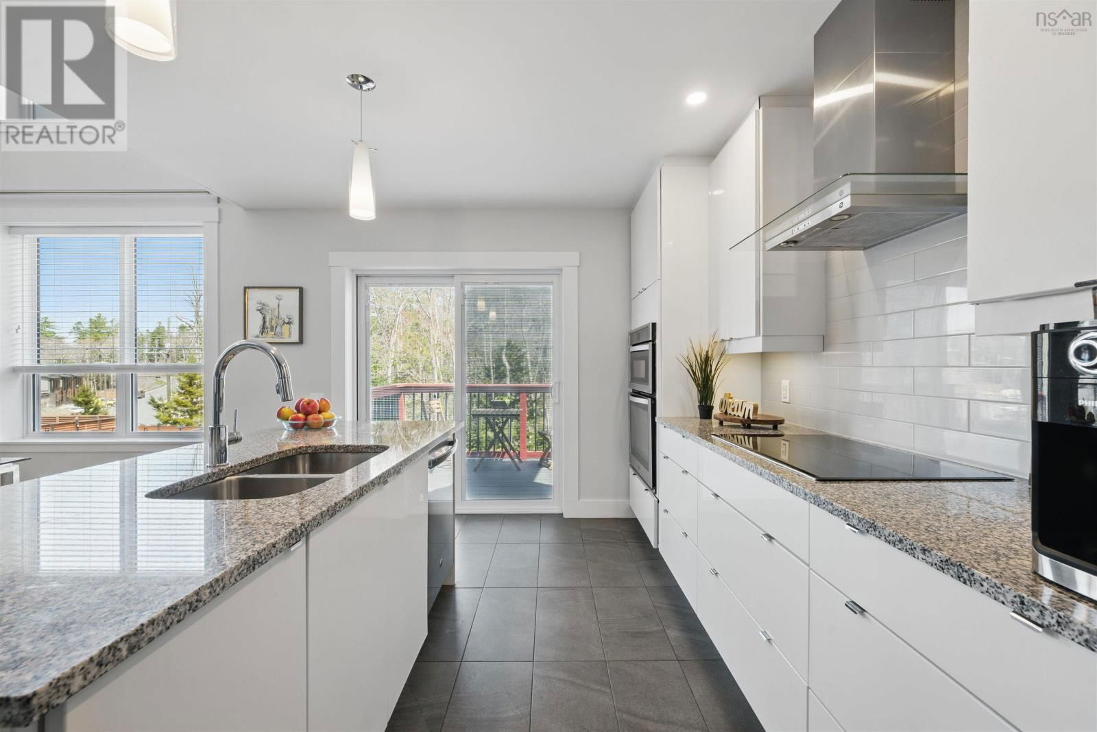 182 AMESBURY GATE Image 17