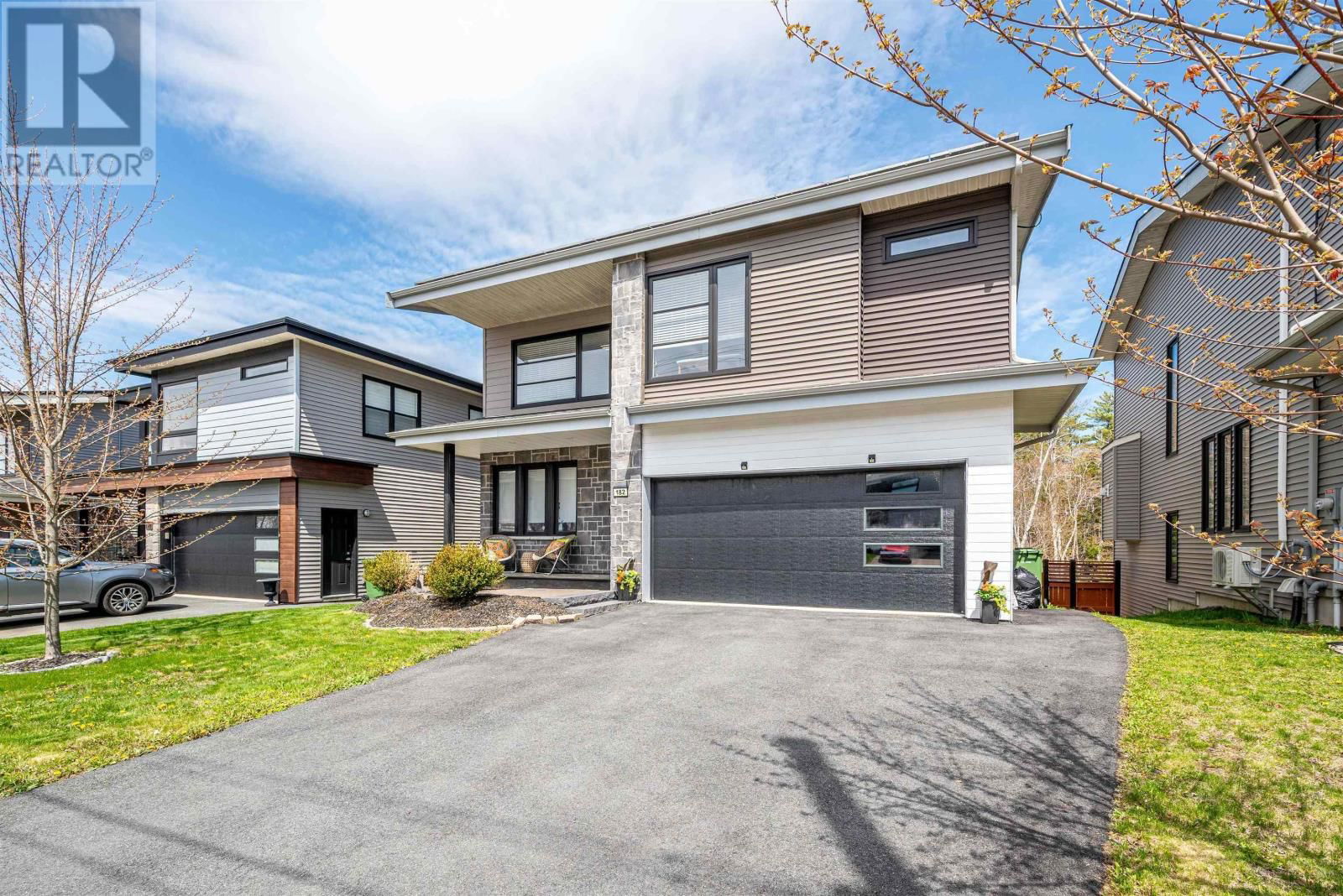 182 AMESBURY GATE Image 2