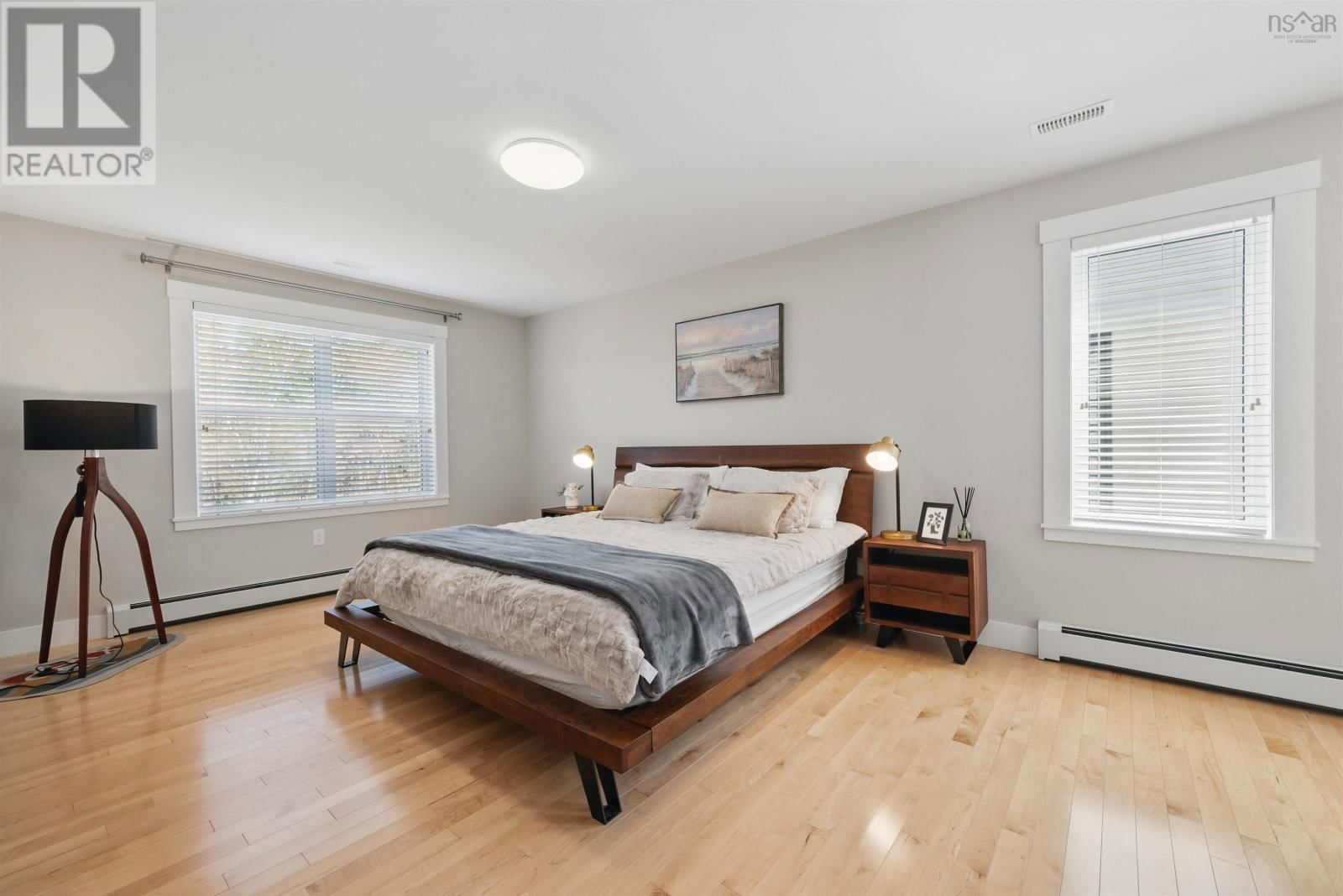 182 AMESBURY GATE Image 23
