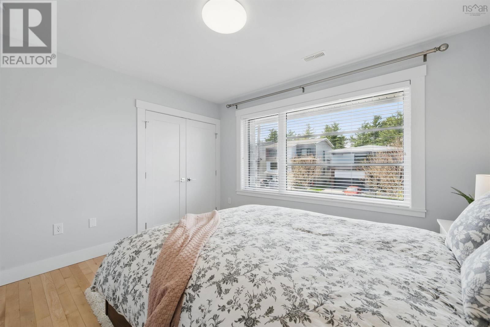 182 AMESBURY GATE Image 33