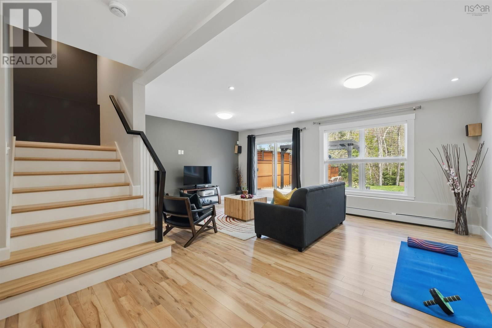 182 AMESBURY GATE Image 35
