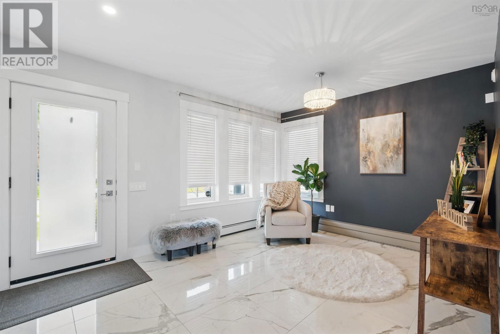 182 AMESBURY GATE Image 5