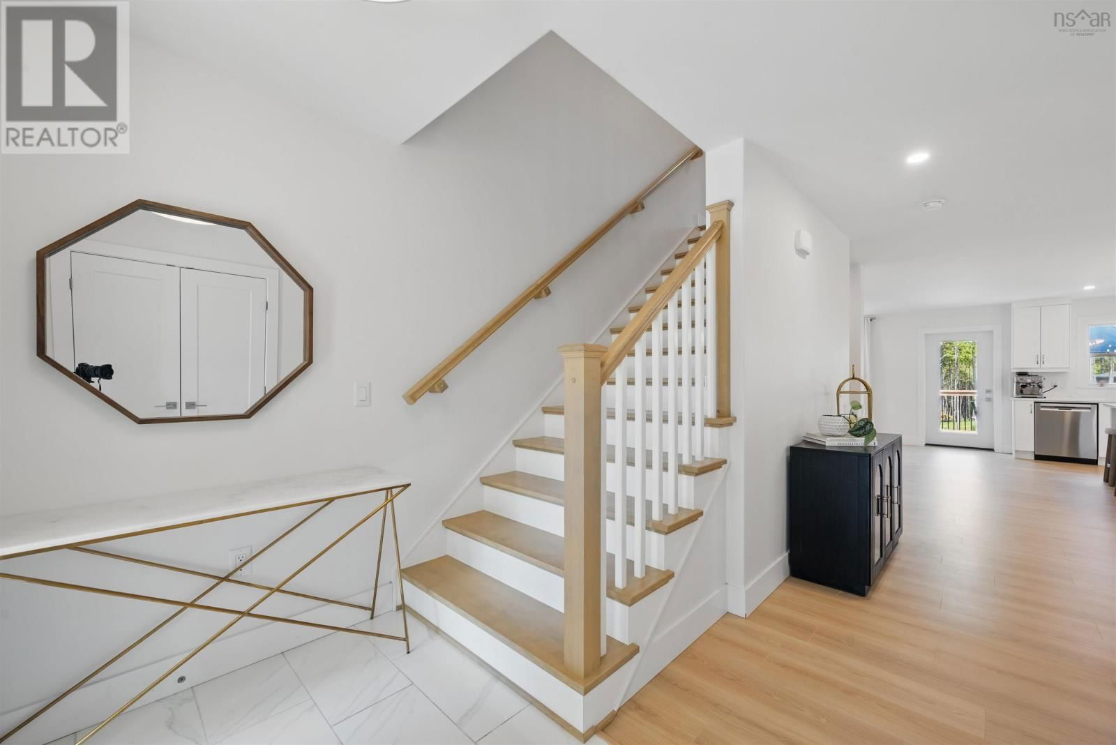 159 MAGENTA DRIVE Image 9