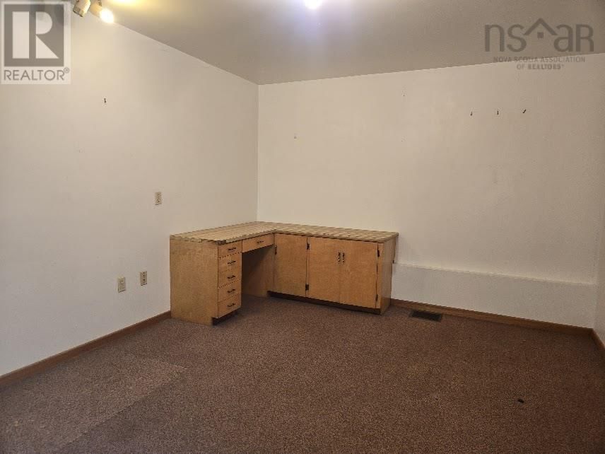 290 MAIN STREET Image 12