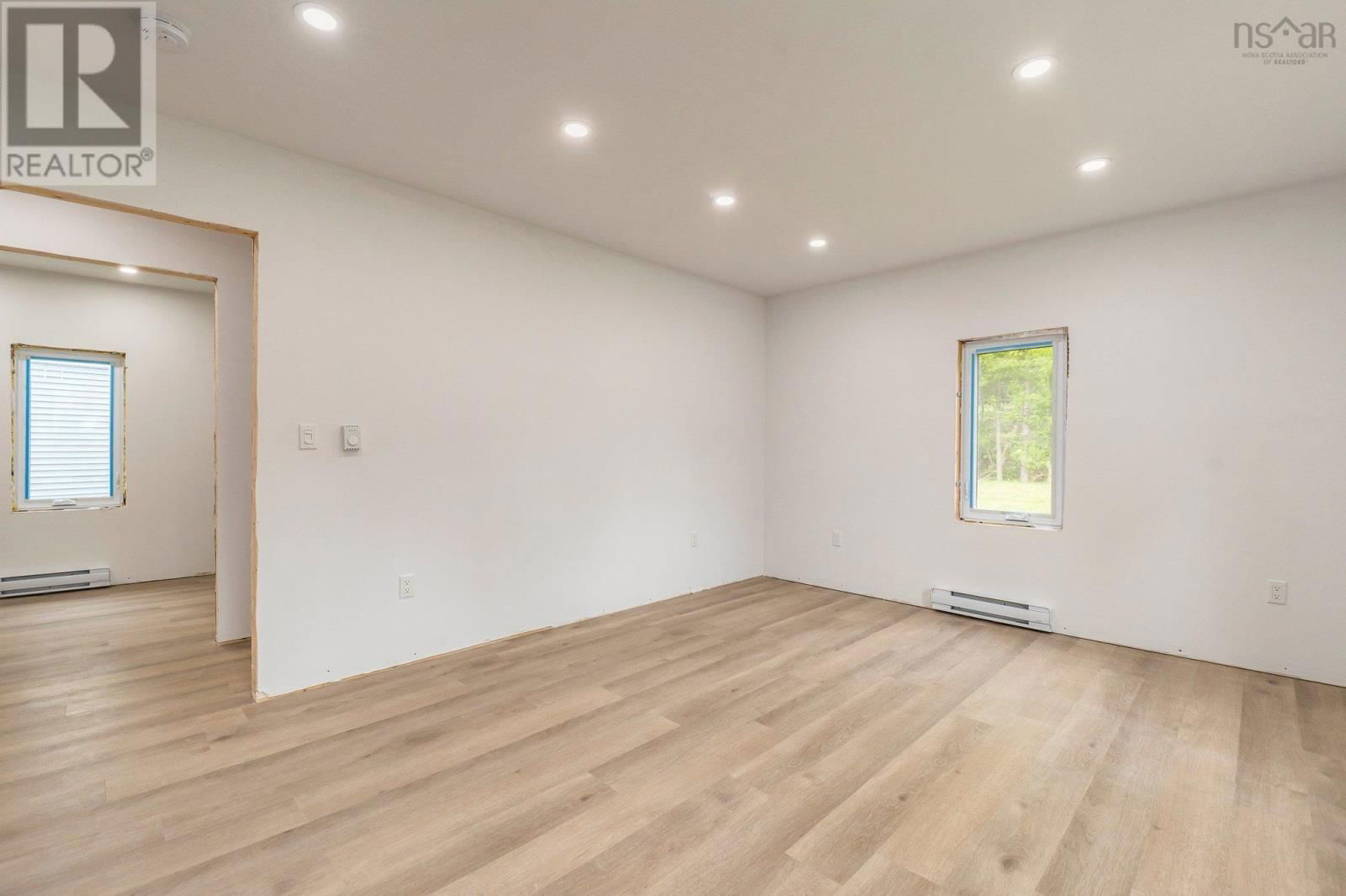 19 COVE ROAD Image 31