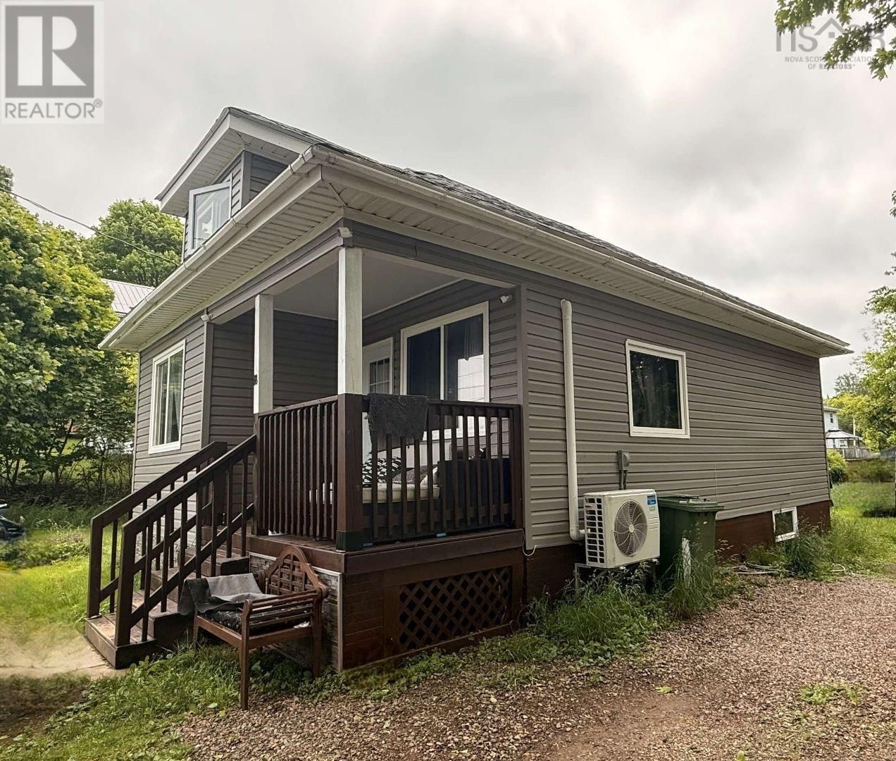 18 ROYALTY STREET Image 1