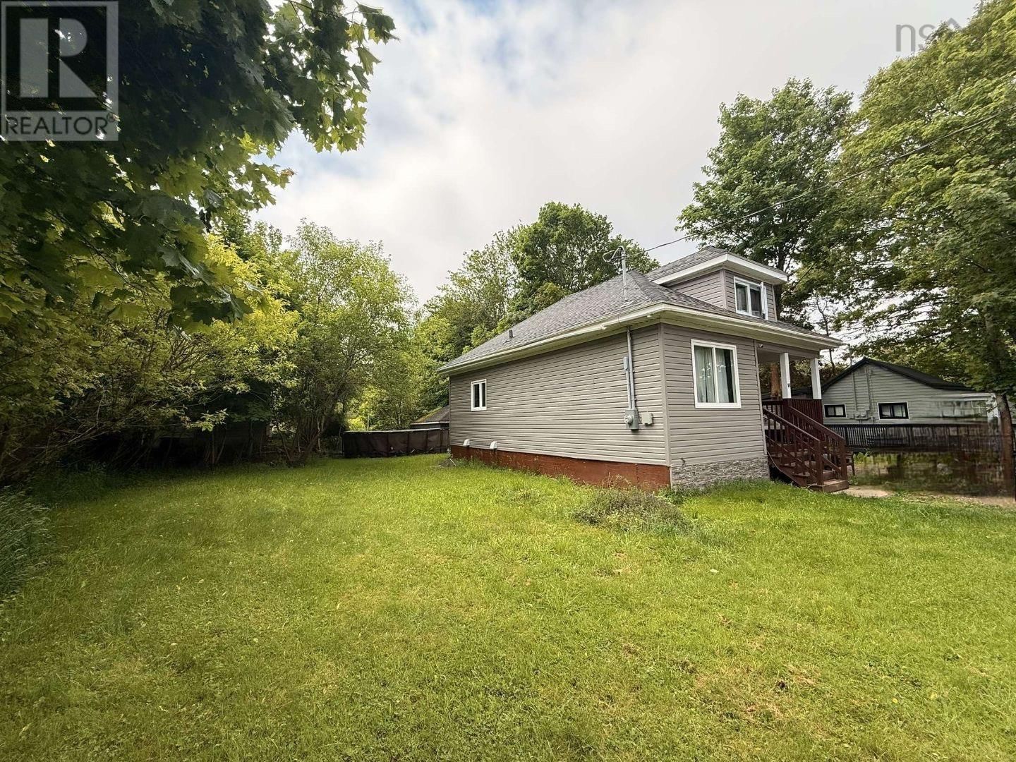 18 ROYALTY STREET Image 13