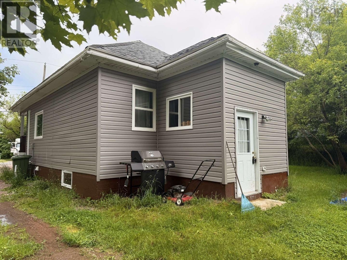 18 ROYALTY STREET Image 15