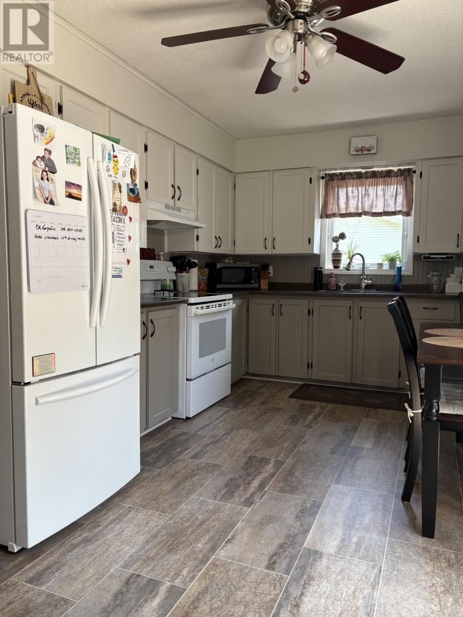 18 MACINTOSH DRIVE Image 12