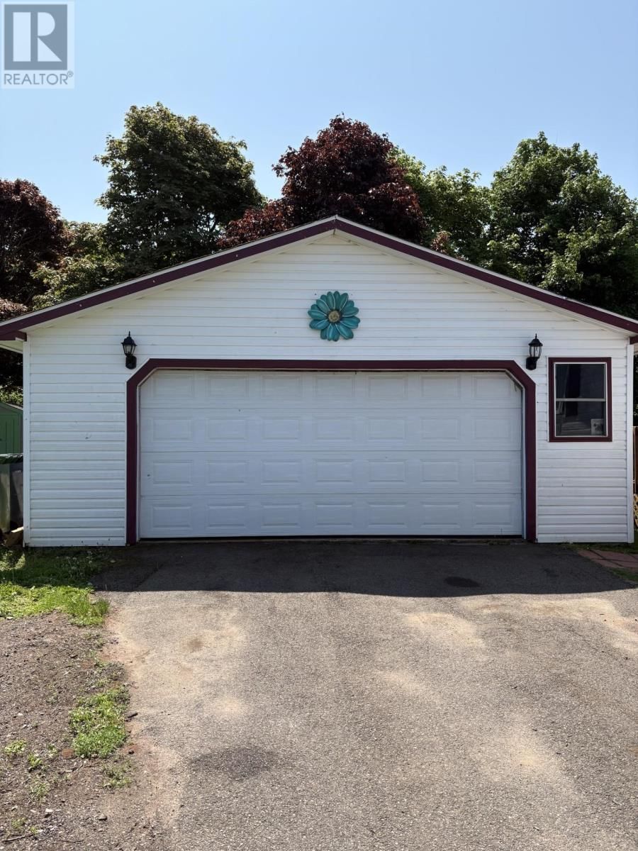 18 MACINTOSH DRIVE Image 4