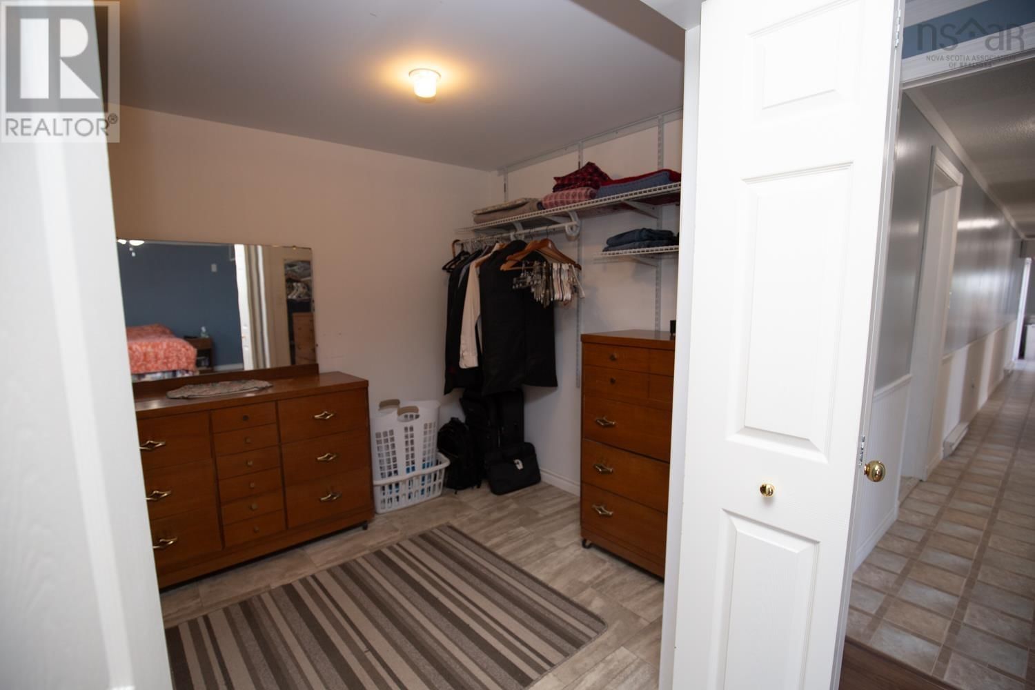 33 DRESDEN WAY Image 11