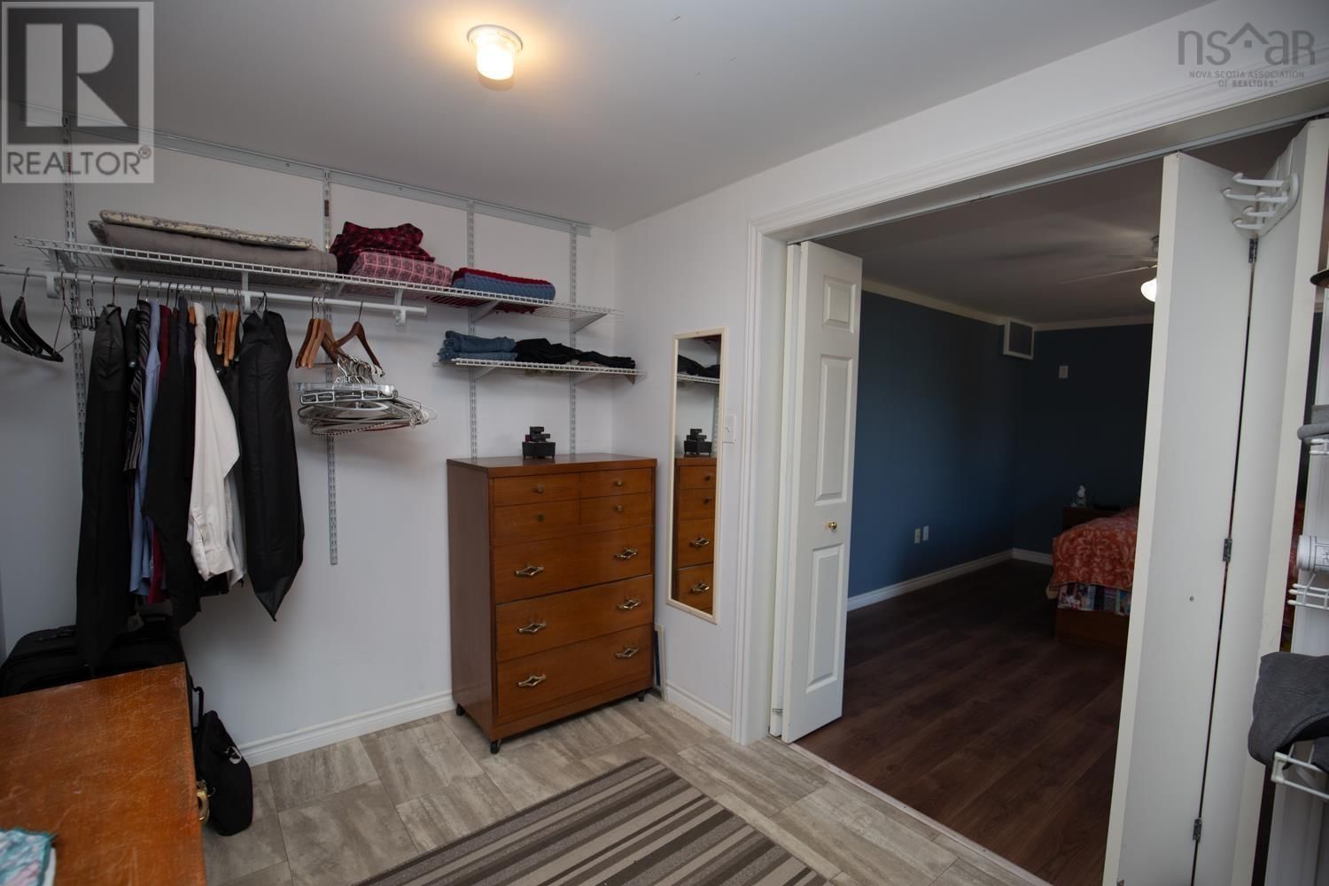 33 DRESDEN WAY Image 13