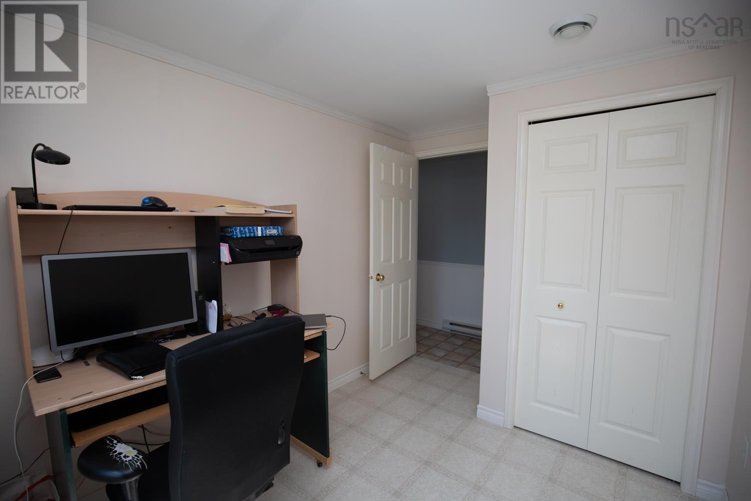 33 DRESDEN WAY Image 18