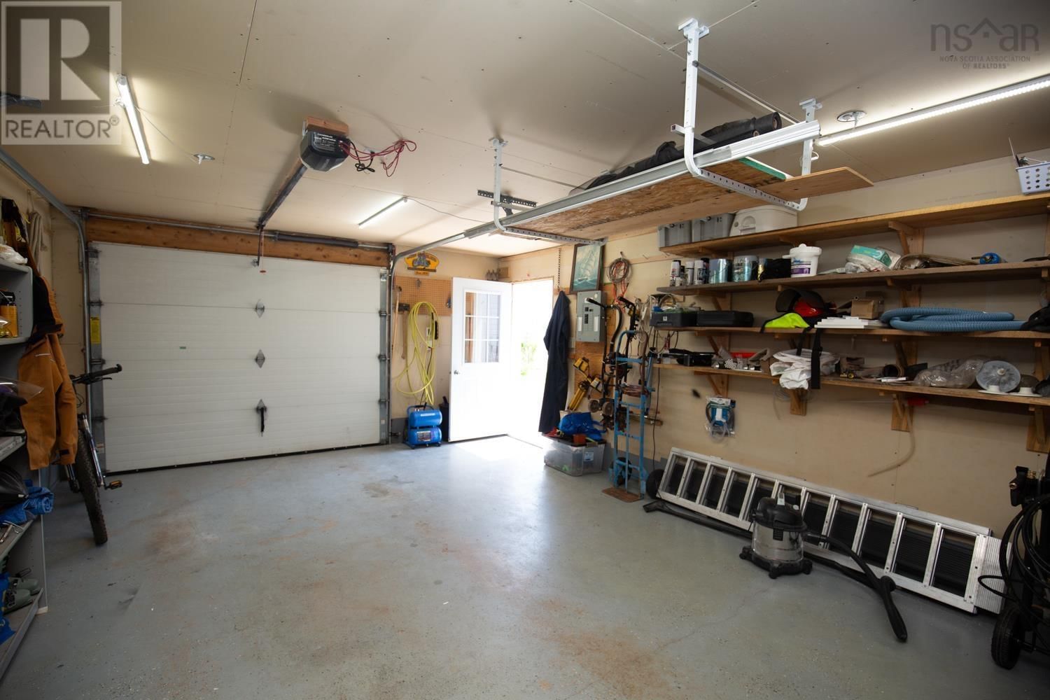 33 DRESDEN WAY Image 27