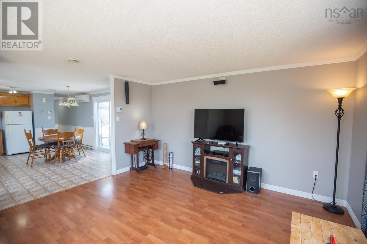 33 DRESDEN WAY Image 4