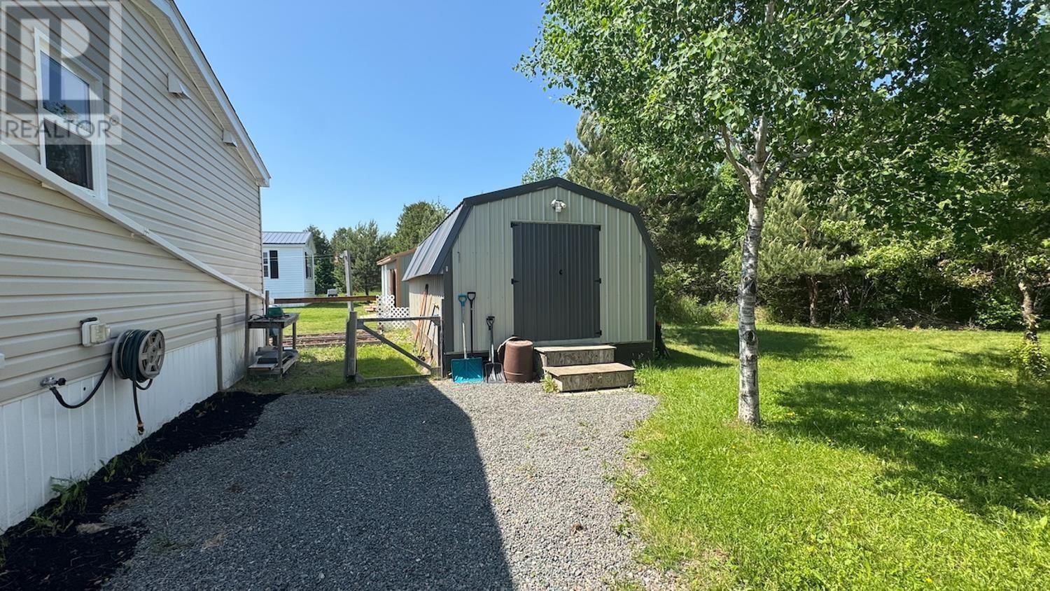 33 DRESDEN WAY Image 42
