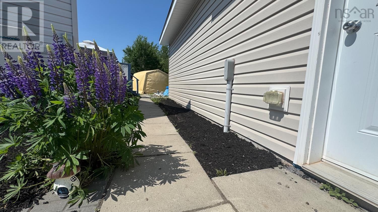 33 DRESDEN WAY Image 47