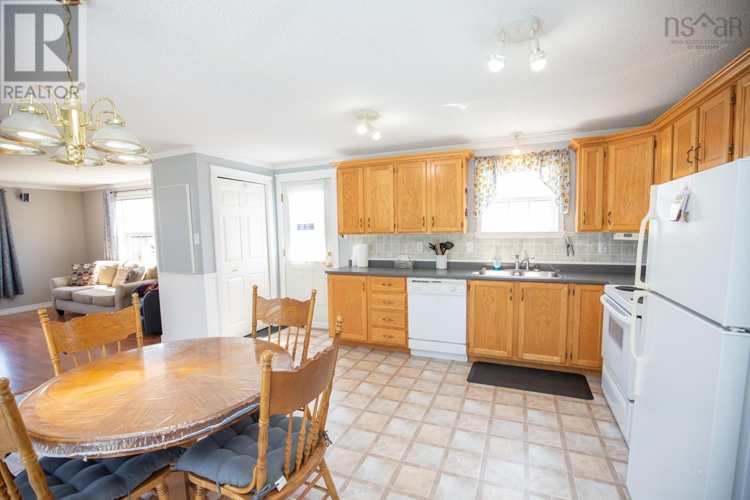 33 DRESDEN WAY Image 7